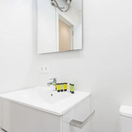 Apartment Spacious 2bd 2bth With Patio - And Quiet Seville